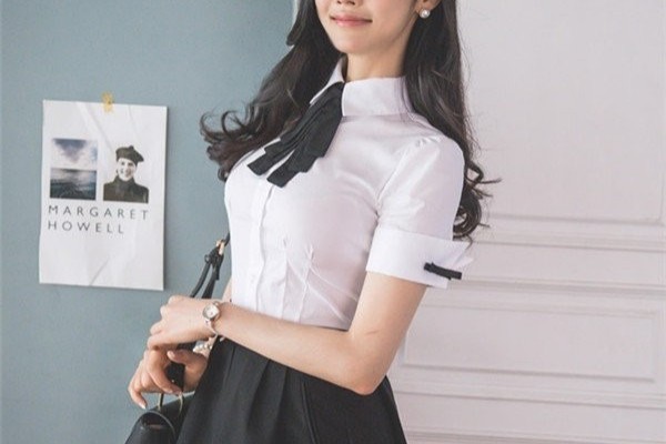 Gu Jiazhi looked into the bag and guessed the reason why Song Qingcheng appeared here. At the same time, there were doubts that Yulinjiang called to let her come over.